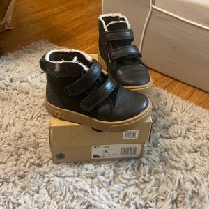 Ugg boots toddler size 8